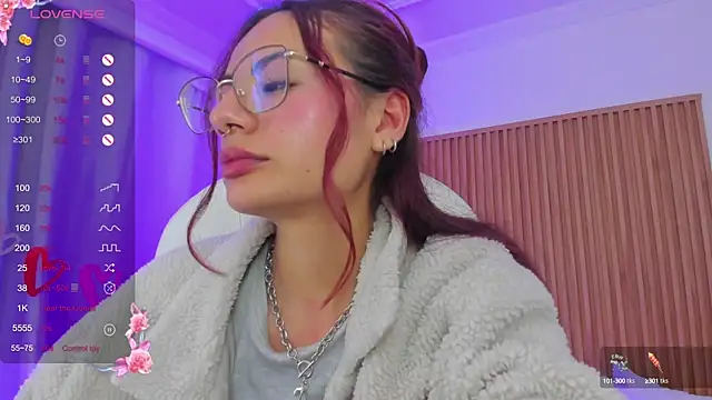 sophiecherry  online show from March 10, 9:23 am