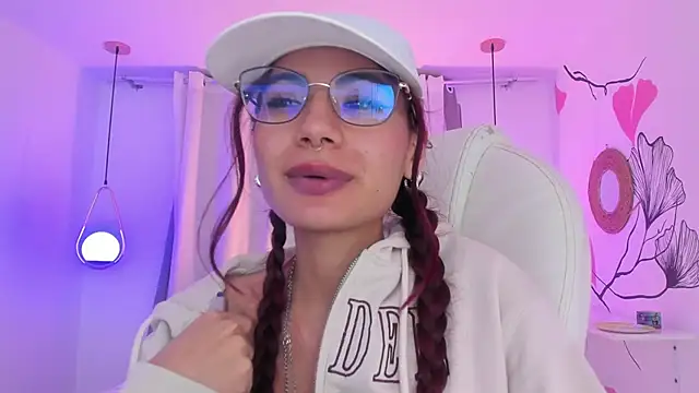 sophiecherry  online show from January 31, 10:20 am