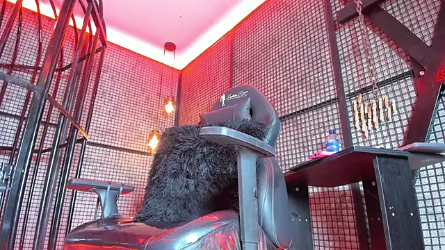 NAILAHARD online show from November 18, 3:15 pm