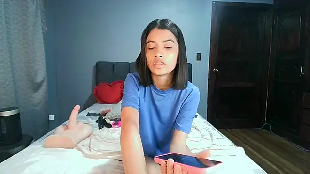 Snapshot of LiaOrtiz69 chatting on March 13, 7:06 pm LiaOrtiz69 online show from March 13, 7:06 pm