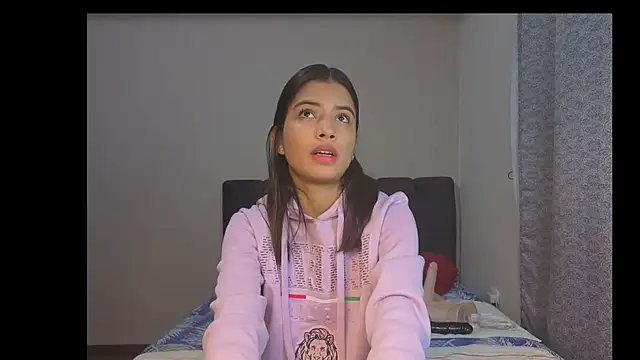 LiaOrtiz69 online show from April 13, 9:19 pm