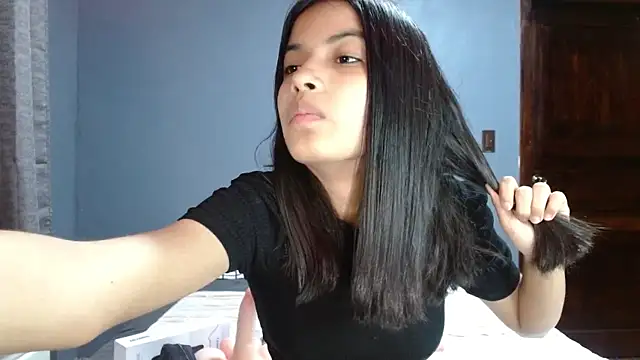 Snapshot of LiaOrtiz69 chatting on December 5, 12:58 am LiaOrtiz69 online show from December 5, 12:58 am