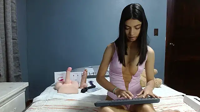 Snapshot of LiaOrtiz69 chatting on December 7, 12:14 am LiaOrtiz69 online show from December 7, 12:14 am