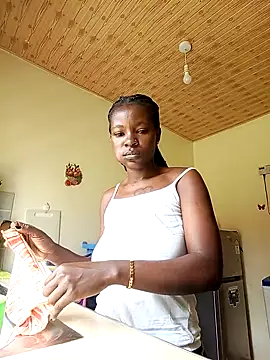 TrishaKalid online show from September 25, 9:04 am