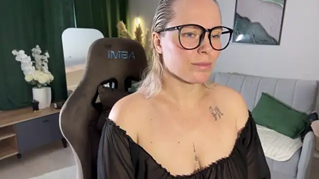 Charming Daphny online show from June 10, 6:47 am