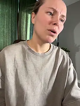 Charming Daphny online show from February 11, 7:30 am