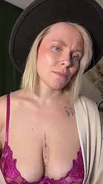 Charming Daphny online show from April 8, 4:41 pm