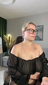 Charming Daphny online show from June 18, 6:34 am