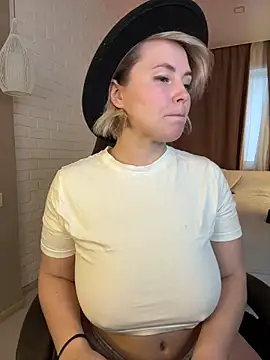 Snapshot of Charming_Daphny chatting on December 4, 6:12 am Charming Daphny online show from December 4, 6:12 am