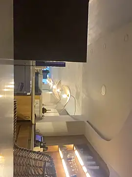 Juanes432 online show from February 10, 1:04 am