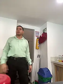 Juanes432 online show from February 23, 9:04 pm