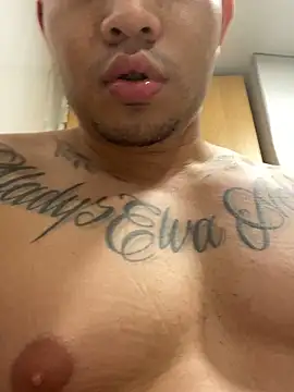 Juanes432 online show from February 15, 6:03 am