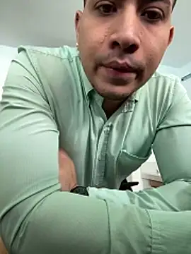 Juanes432 online show from February 17, 7:33 pm