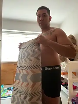 Juanes432 online show from February 6, 3:30 pm