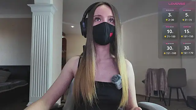 CreamAssk online show from April 2, 11:06 am