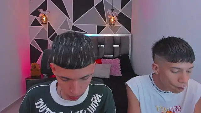 Snapshot of Juan_Nd_Steven chatting on February 10, 9:47 pm Juan Nd Steven online show from February 10, 9:47 pm