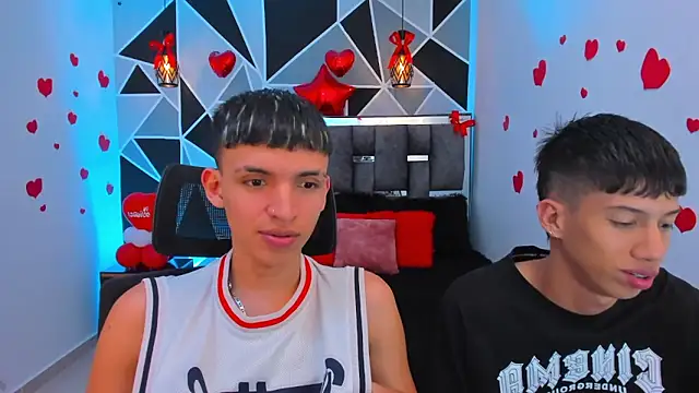 Snapshot of Juan_Nd_Steven chatting on February 19, 11:12 pm Juan Nd Steven online show from February 19, 11:12 pm