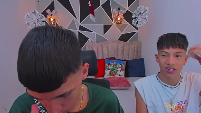 Snapshot of Juan_Nd_Steven chatting on December 17, 5:01 am Juan Nd Steven online show from December 17, 5:01 am