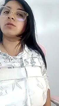 Snapshot of _Angelinaandrade_ chatting on February 5, 11:17 pm Angelinaandrade online show from February 5, 11:17 pm