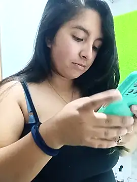 Snapshot of _Angelinaandrade_ chatting on December 2, 12:44 am Angelinaandrade online show from December 2, 12:44 am