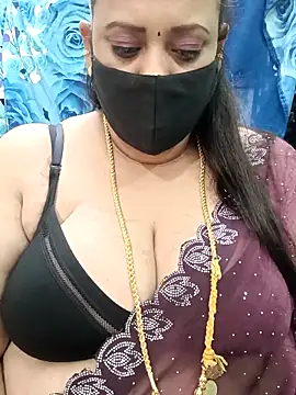 Snapshot of ashikaa_r chatting on October 5, 3:41 am ashikaa r online show from October 5, 3:41 am