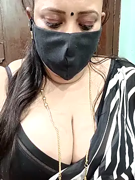 Snapshot of ashikaa_r chatting on December 16, 8:24 pm ashikaa r online show from December 16, 8:24 pm