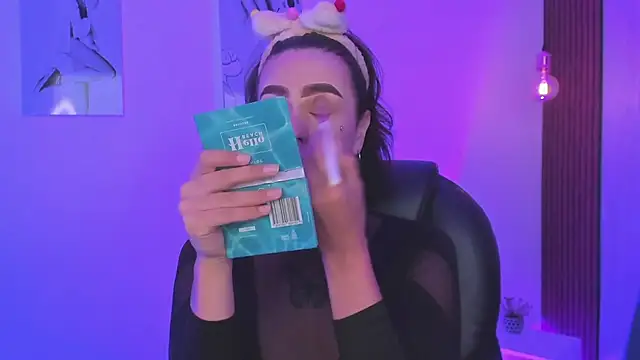 miah connor online show from November 18, 7:39 pm