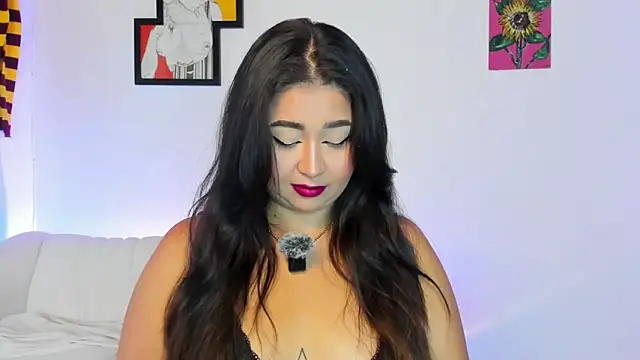 Snapshot of LiahDiaz chatting on November 27, 1:33 pm LiahDiaz online show from November 27, 1:33 pm