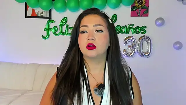 Snapshot of LiahDiaz chatting on November 24, 8:53 pm LiahDiaz online show from November 24, 8:53 pm