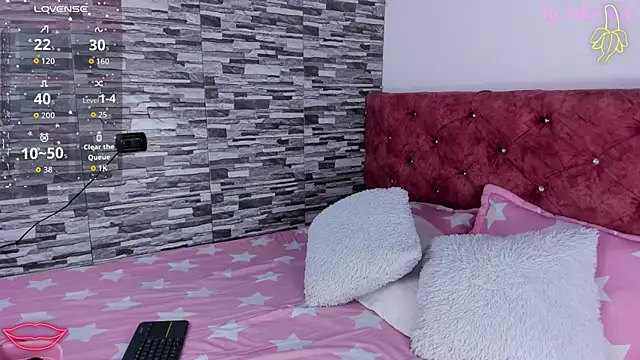 Snapshot of skyhotgirll chatting on November 28, 7:25 pm skyhotgirll online show from November 28, 7:25 pm