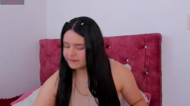 skyhotgirll online show from April 15, 5:50 pm