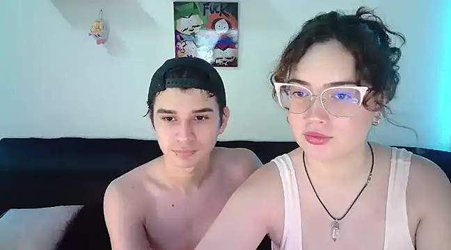 Snapshot of AndrewAnndCherry chatting on January 23, 12:35 am AndrewAnndCherry online show from January 23, 12:35 am