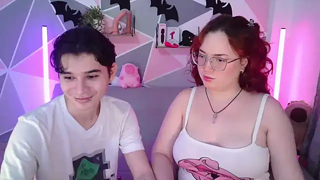 Snapshot of AndrewAnndCherry chatting on October 11, 12:33 am AndrewAnndCherry online show from October 11, 12:33 am