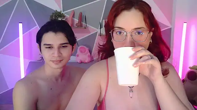 Snapshot of AndrewAnndCherry chatting on November 5, 11:19 pm AndrewAnndCherry online show from November 5, 11:19 pm