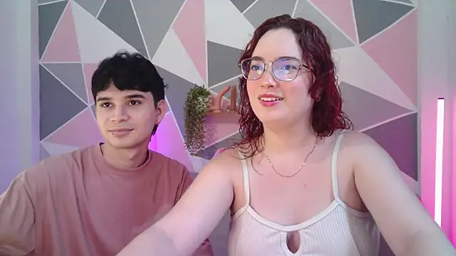 Snapshot of AndrewAnndCherry chatting on November 13, 9:40 pm AndrewAnndCherry online show from November 13, 9:40 pm