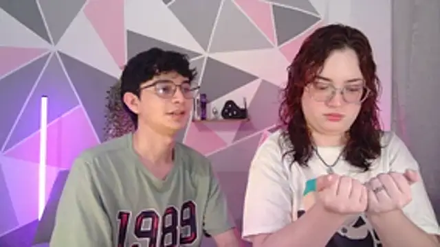 Snapshot of AndrewAnndCherry chatting on November 29, 12:33 am AndrewAnndCherry online show from November 29, 12:33 am