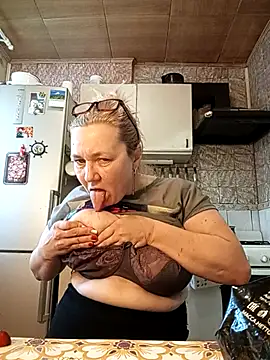 Snapshot of HelenaGlossX chatting on February 19, 12:33 pm HelenaGlossX online show from February 19, 12:33 pm