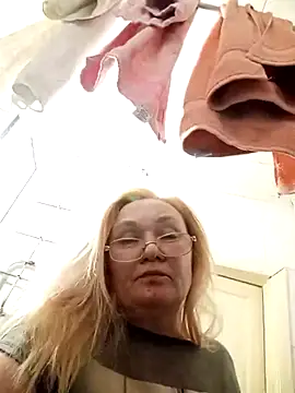 Snapshot of HelenaGlossX chatting on February 4, 10:43 am HelenaGlossX online show from February 4, 10:43 am