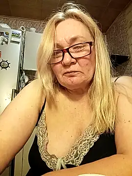 Snapshot of HelenaGlossX chatting on March 6, 5:33 pm HelenaGlossX online show from March 6, 5:33 pm