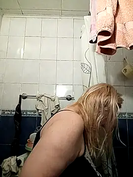 Snapshot of HelenaGlossX chatting on February 20, 1:25 am HelenaGlossX online show from February 20, 1:25 am