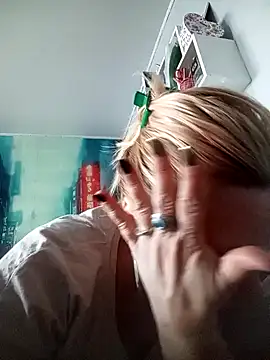 Snapshot of HelenaGlossX chatting on January 22, 8:40 am HelenaGlossX online show from January 22, 8:40 am