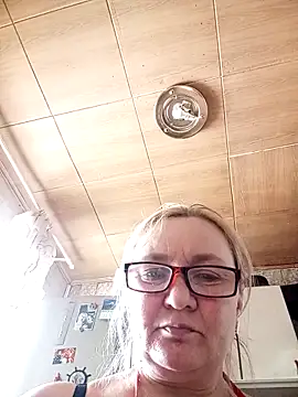 Snapshot of HelenaGlossX chatting on February 24, 8:27 am HelenaGlossX online show from February 24, 8:27 am