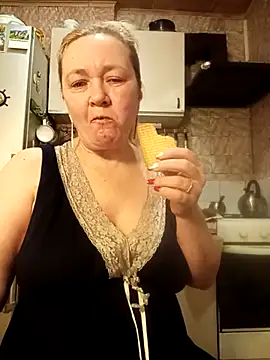 Snapshot of HelenaGlossX chatting on March 13, 1:43 am HelenaGlossX online show from March 13, 1:43 am