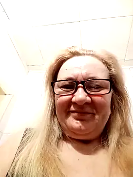 Snapshot of HelenaGlossX chatting on March 20, 1:13 am HelenaGlossX online show from March 20, 1:13 am