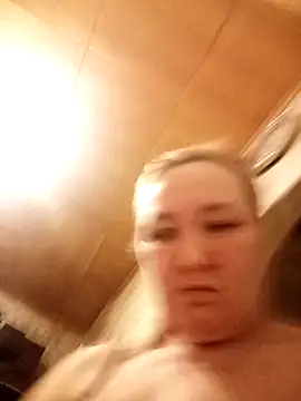 Snapshot of HelenaGlossX chatting on February 19, 1:29 am HelenaGlossX online show from February 19, 1:29 am