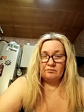 Snapshot of HelenaGlossX chatting on March 10, 5:29 pm HelenaGlossX online show from March 10, 5:29 pm