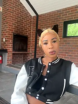 Snapshot of Dime-__ chatting on November 9, 11:03 am Dime- online show from November 9, 11:03 am