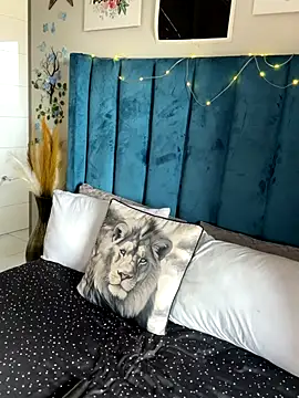 Snapshot of Dime-__ chatting on November 25, 1:33 pm Dime- online show from November 25, 1:33 pm