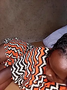 Snapshot of pretty_prickle chatting on November 1, 9:25 am pretty prickle online show from November 1, 9:25 am