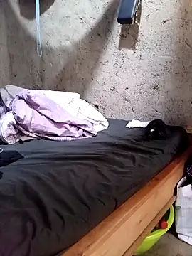 pretty prickle online show from February 1, 8:01 am